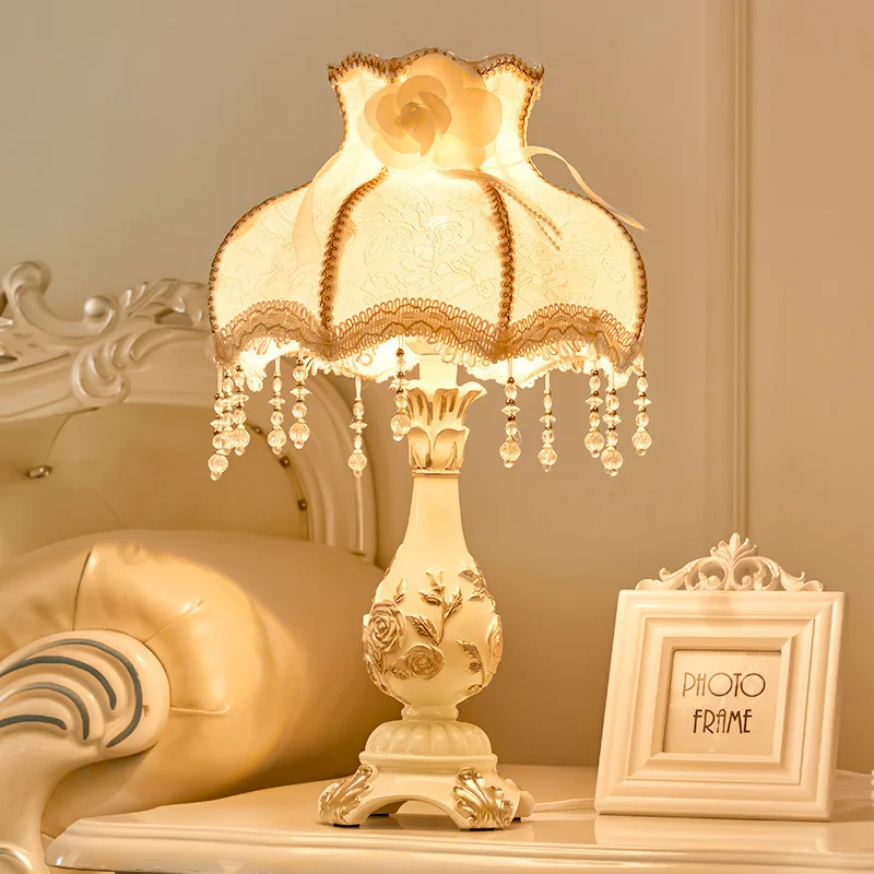 Настольная лампа для спальни в европейском стиле E27, Ретро-лампа из смолы, лампа для свадебной комнаты Princess Ins Girl Lamp
